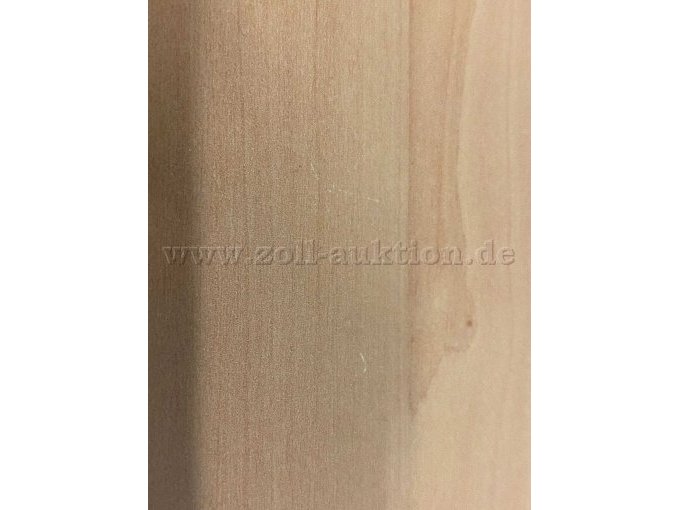 Leichte oberflächige Kratzer sind  auf der Oberfläche sichtbar.