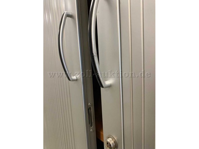 Der Griff ist beschädigt, der Schlüssel ist nicht vorhanden.