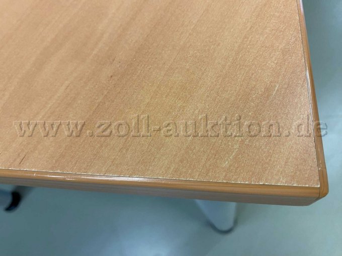 Es sind alterstypische Gebrauchsspuren vorhanden.