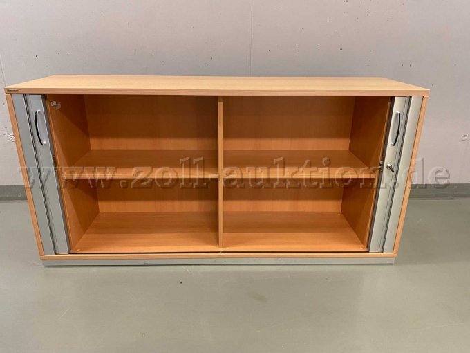 Im Sideboard sind Regalböden. Der Schlüssel ist vorhanden.