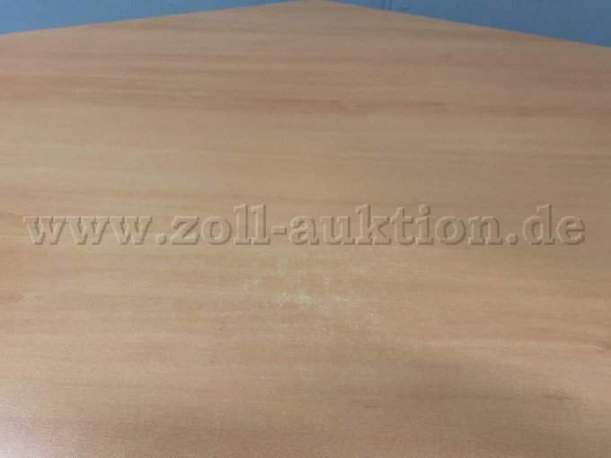 Ebenfalls sind oberflächige Kratzer auf der Tischplatte sichtbar.