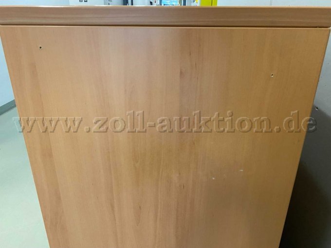 Ebenfalls sind leichte alterstypische Gebrauchsspuren vorhanden.