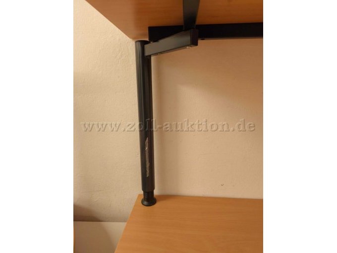 Klebereste Tischbein