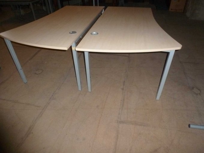 2 Tische Ahorn Teilansicht seitlich