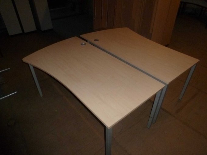 2 Tische Ahorn Teilansicht links