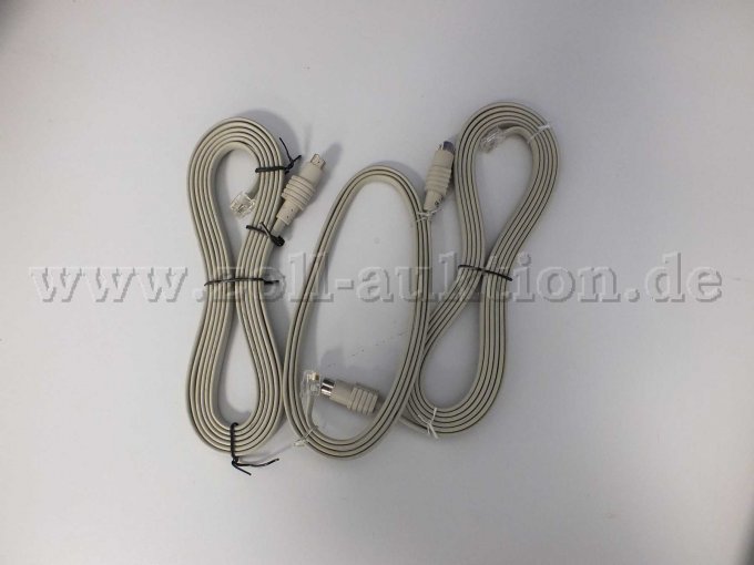 Drei Netzkabel als Zubehör