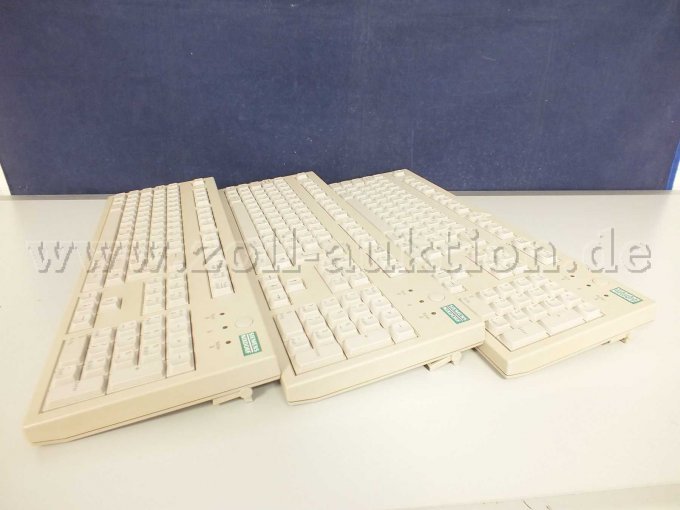 Seitenansicht der Tastaturen liegend von rechts