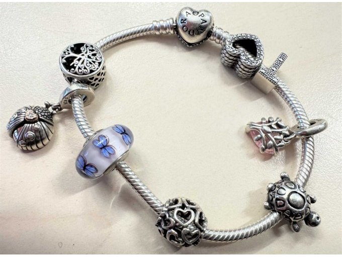 Pandora, Armband mit 8 Charms, Rückseite