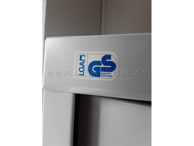 Schrank 1
