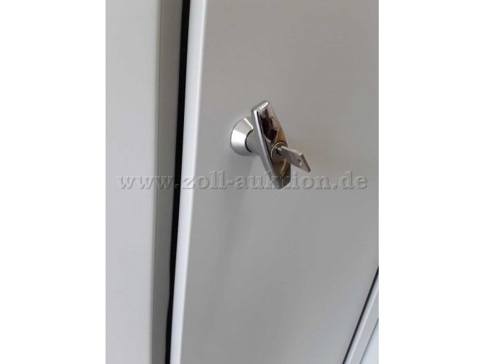 Schrank 1