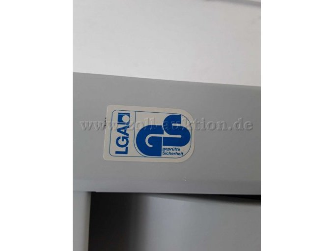 Schrank 1