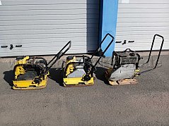3 Rüttelplatten linke Seite