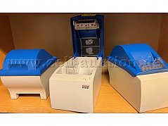 Vorder- und Rückansicht bzw. mit geöffneter Abdeckung für das Druckpapier.