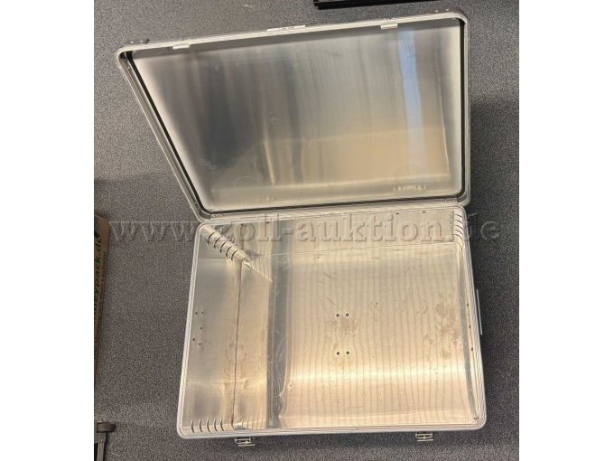 1 Stück vom Außenmaß ca. 770 x 570 x 400 mm