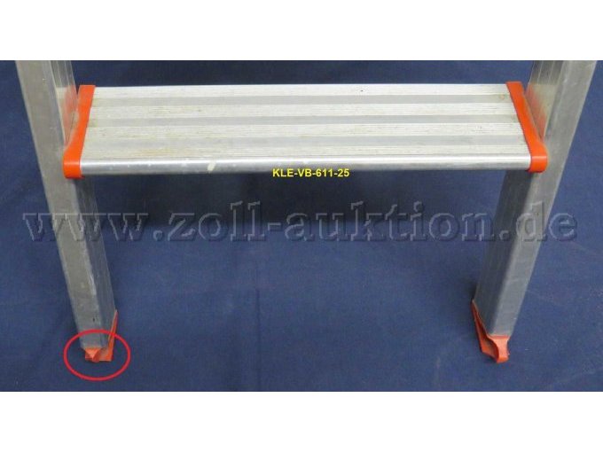 HACA, 2-Stufen, abgebrochenes Kunststoffteil (links) vom Leiterfuß