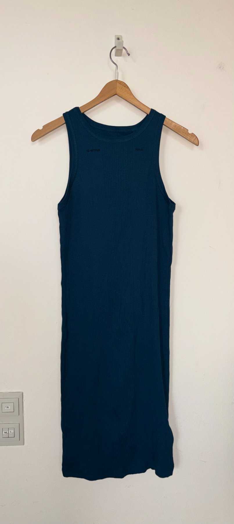 3 g-star 2x robe tank, taille S; 1x combinaison noire, taille XS