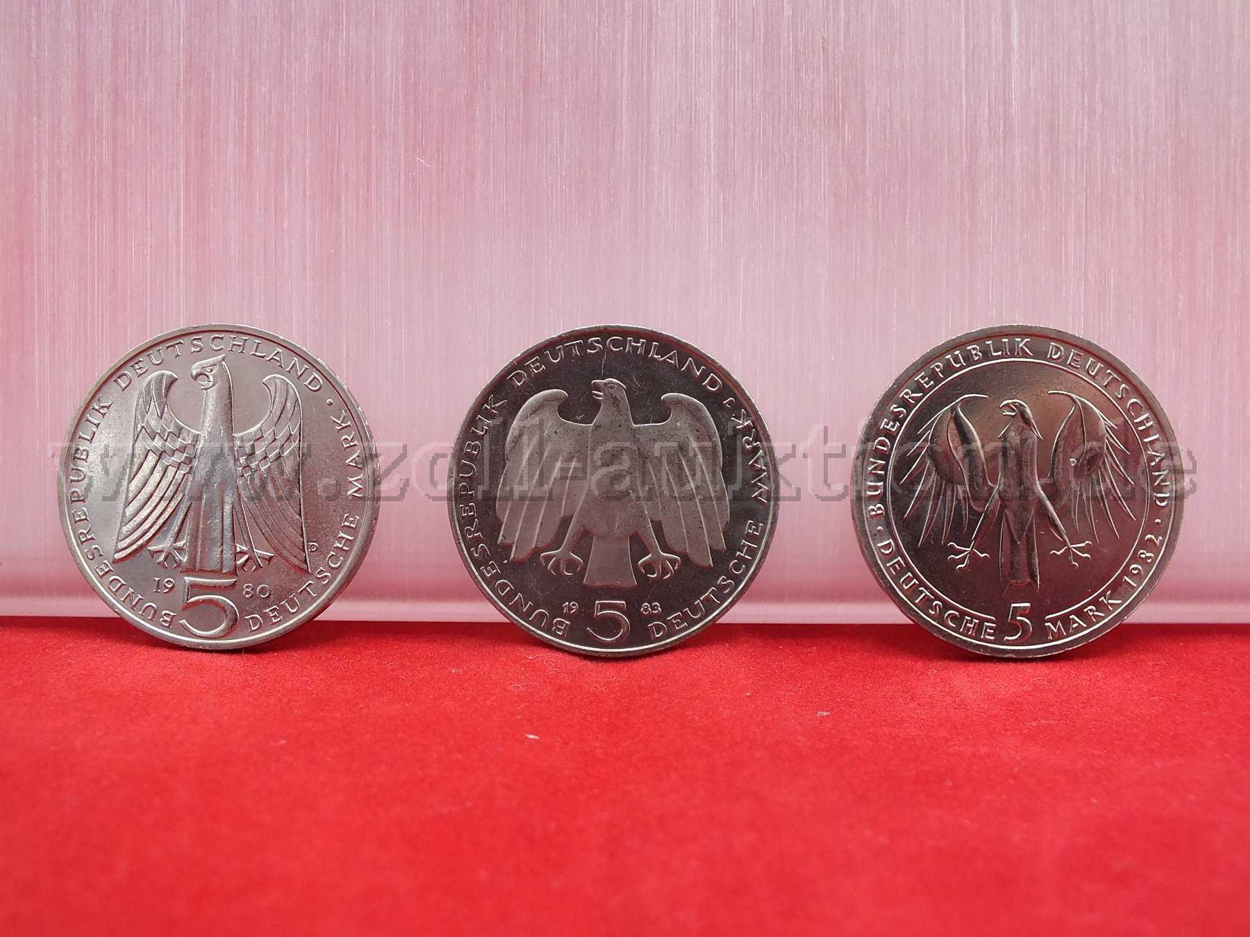 Gesamtansicht der Münzen von vorne