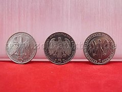 Gesamtansicht der Münzen von vorne