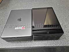 Beispielbilder der Vorder- und Rückseite der iPads.