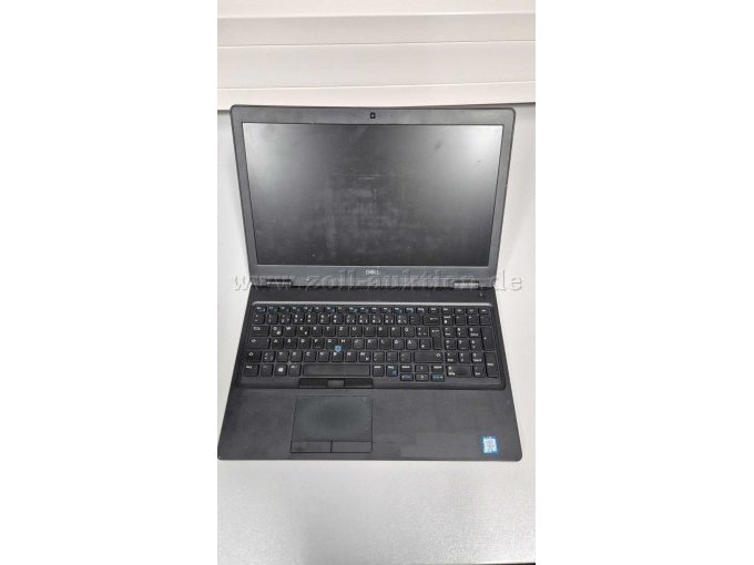 Dell Latitude 5590 aufgeklappt