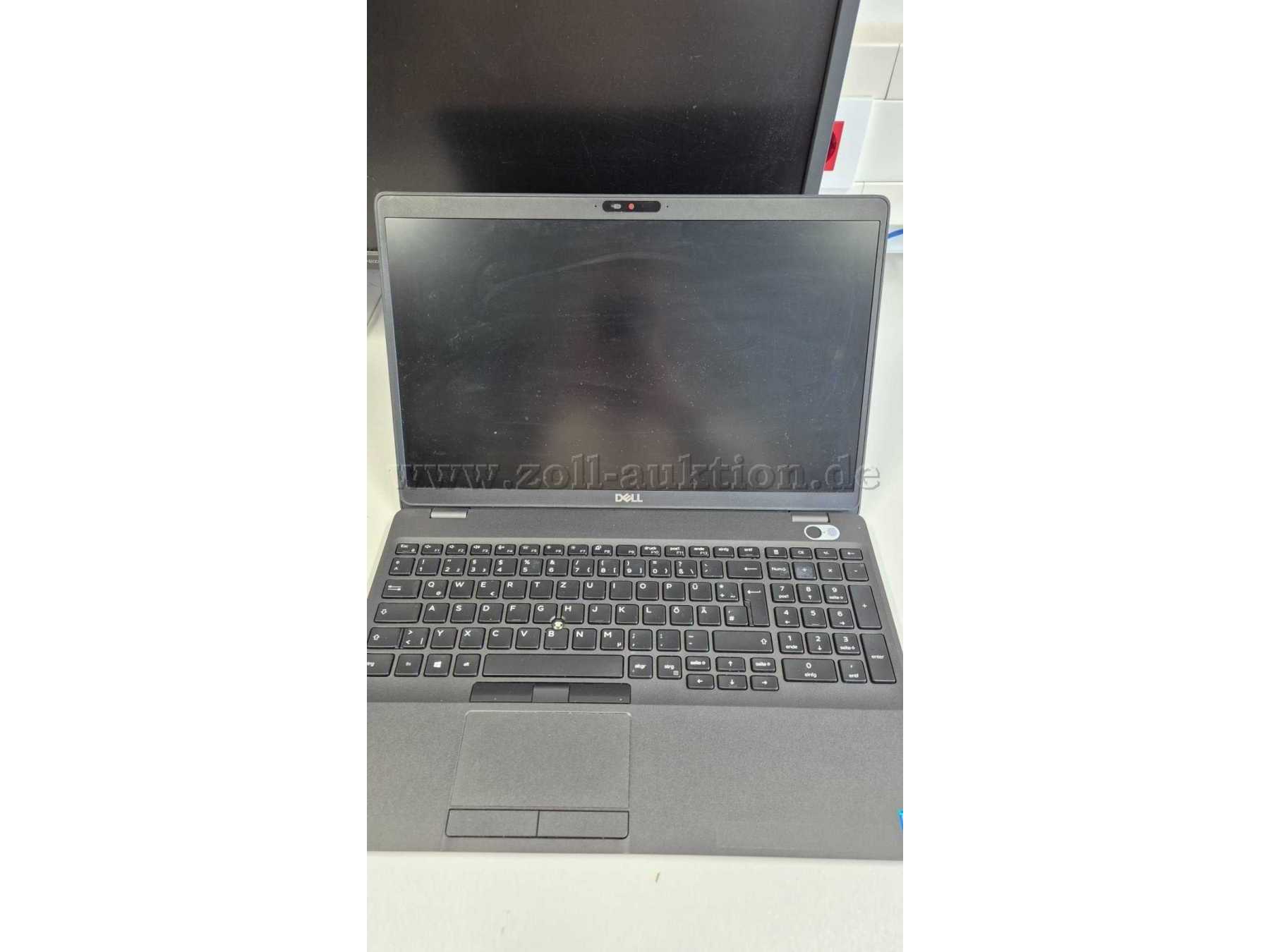 Dell Latitude 5500 aufgeklappt