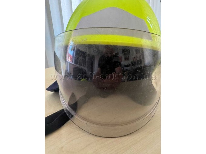 Helm mit Gesichtsschutz Helm mit Gesichtsschutz