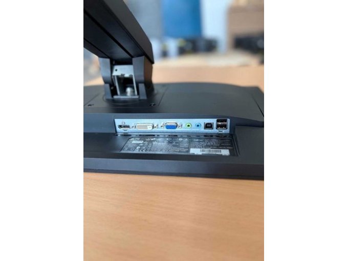 Fujitsu B22-8TS Pro
Ansicht Anschlüsse unterhalb des Bildschirmes
Bild beispielhaft