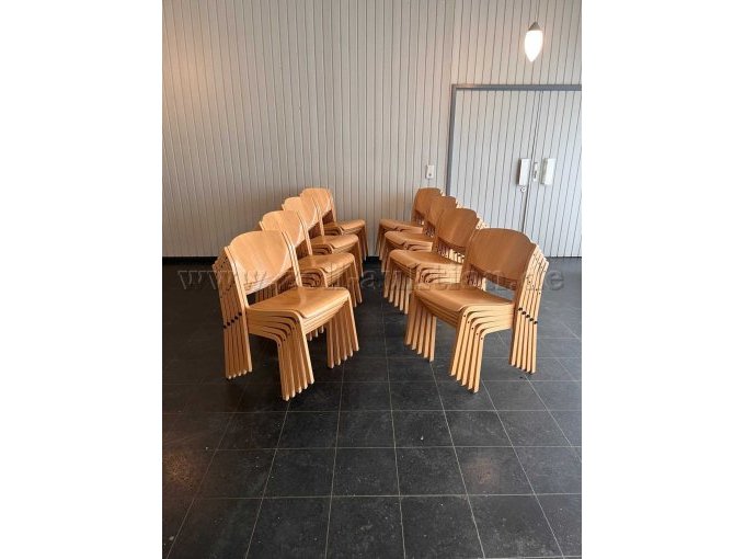 Alle Stühle zusammen