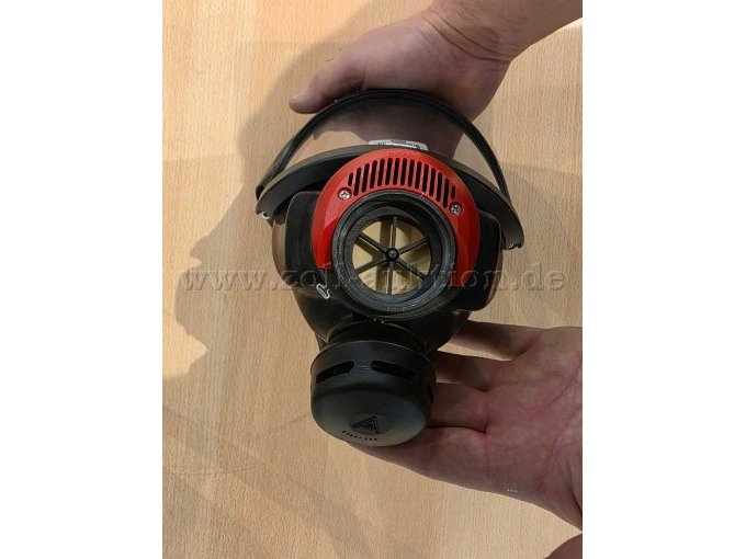 Atemschutzmaske Auer 3 SP-F, Unterseite mit Anschluss für Filter