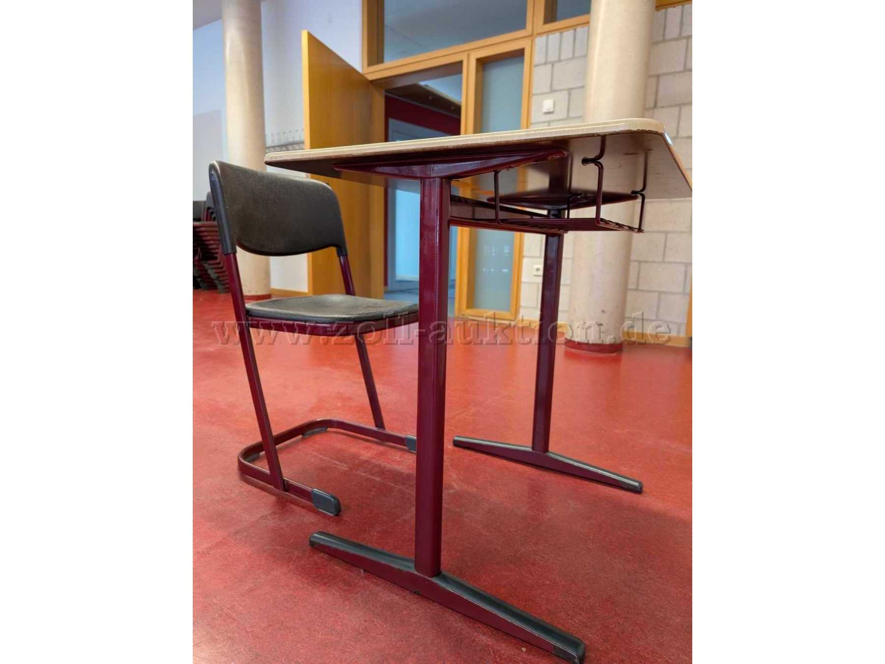 Tisch und Stuhl Seitenansicht