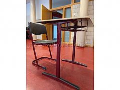 Tisch und Stuhl Seitenansicht