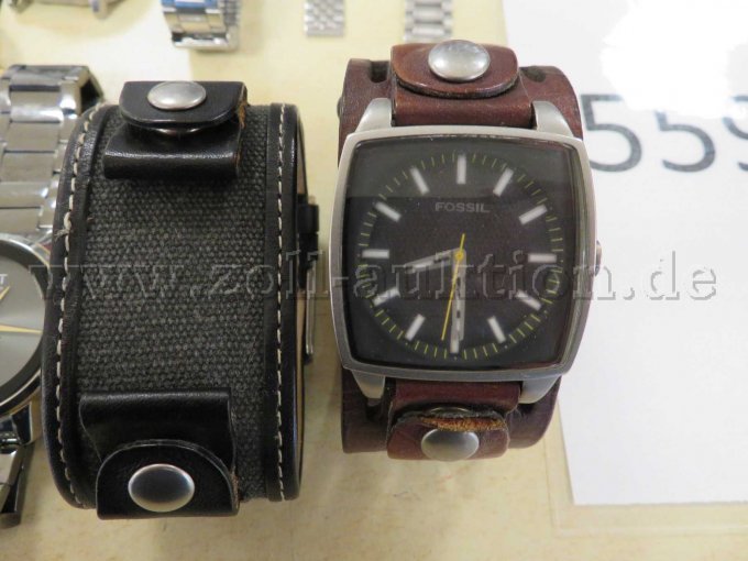 Fossil mit Ersatzarmband