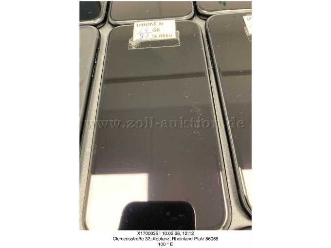 Großflächige Kratzer auf dem Display links.