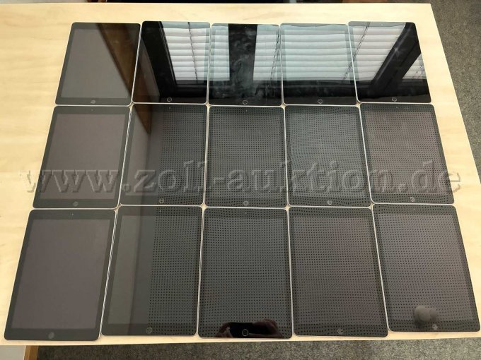 45 Apple iPads 6. Gen. A1893 32 GB 9,7'' Zoll (24,638 cm) – kavel bij Zoll-Auktion, Backnang