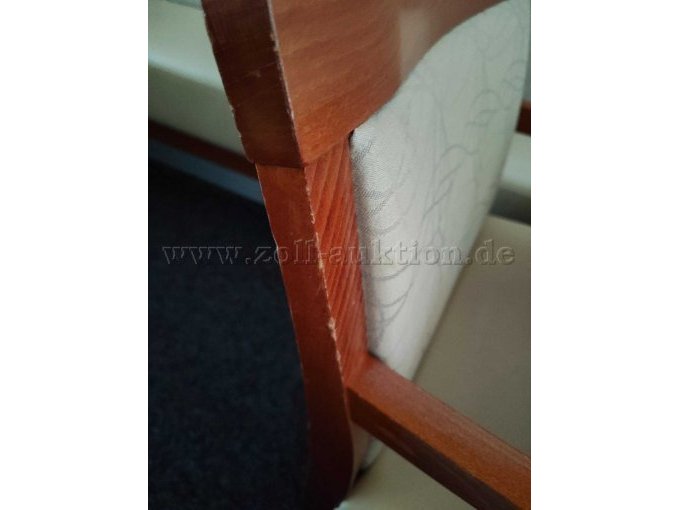 Stuhl Vorderseite links gebrauchsspuren