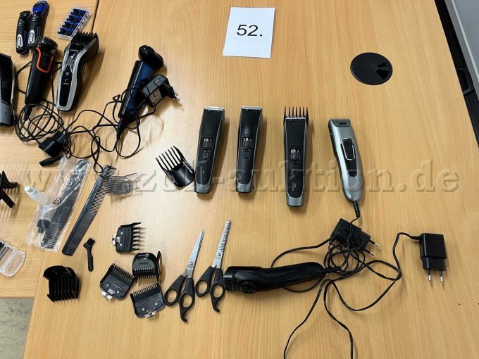 Übersicht Elektrorasierer, mit Zubehör. Für die detaillierte Auflistung bitte den Beschreibungstext beachten.