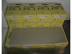 erste Palette mit 12 Kartons Papier