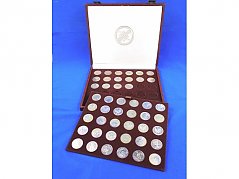 Münzschatulle bestückt mit 5 DM-Münzen