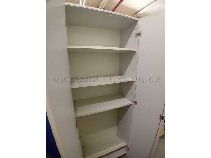 Aktenschrank mit vier Ablagefächern zur übersichtlichen Aufbewahrung von Aktenordnern.