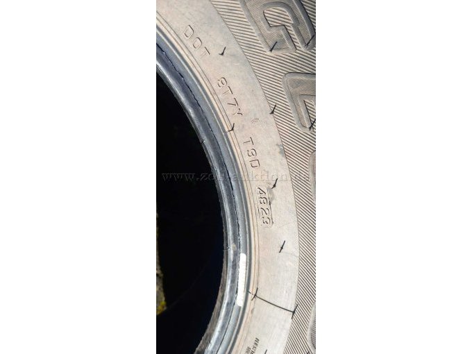 Reifen mit DOT Nummer