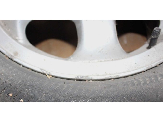 Bordsteinbeschädigung