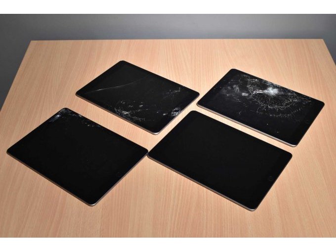 Apple iPad 6. Generation A1893 32 GB 9,7" (24,63cm) -Defekt-
Ansicht von vorne