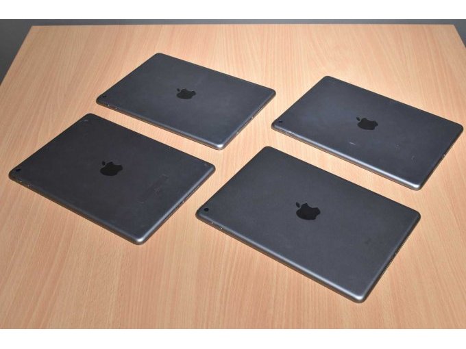 Apple iPad 6. Generation A1893 32 GB 9,7" (24,63cm) -Defekt-
Ansicht von hinten