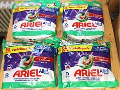 Gesamtansicht aller vier Packungen