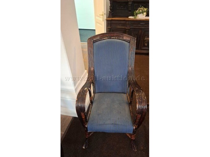 Stuhl 4 Frontansicht