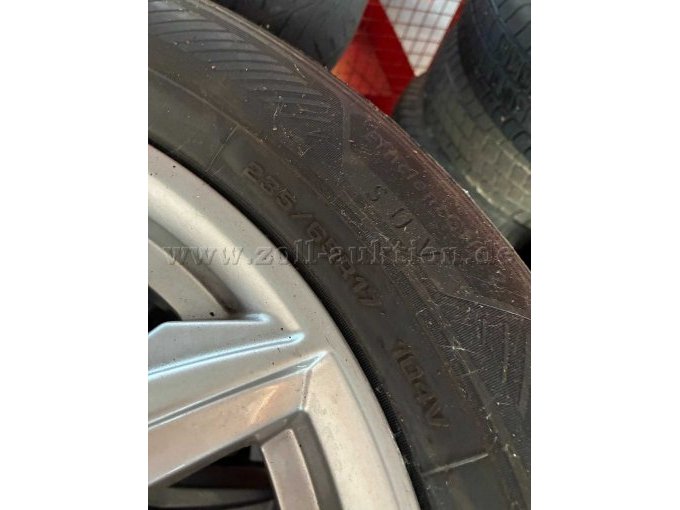 4 Audi Q5 – Alu-Kompletträder mit Sommerreifen, 17 Zoll; Reifengröße: 255/45 – foto 2 – kavel bij Zoll-Auktion, Frankenthal (Pfalz)