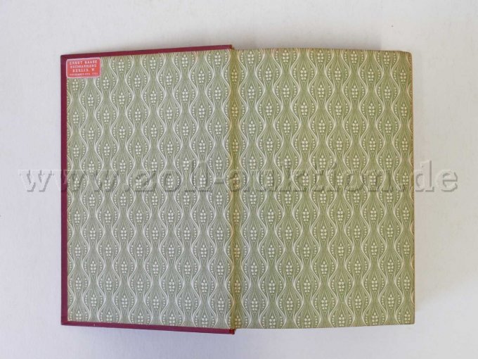 Jedes Buch hat auf der Vorderdeckel Innenseite einen Buchhandlungsaufkleber