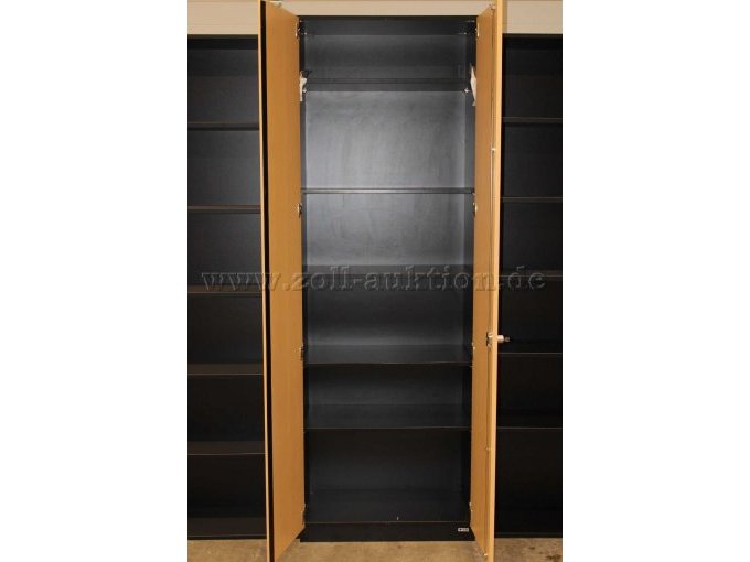 Flügeltürenschrank geöffnet