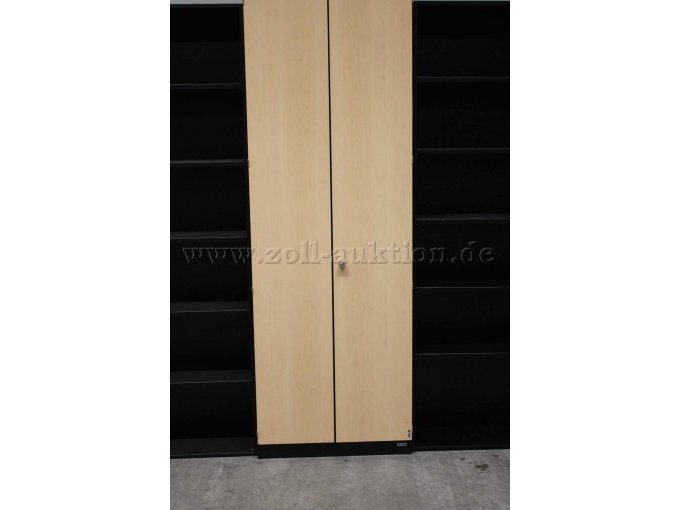 Flügeltürenschrank geschlossen