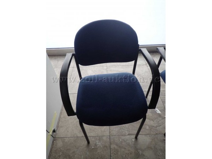 Besucherstuhl mit Armlehne,
Hersteller: Dauphin
Farbe: Blau